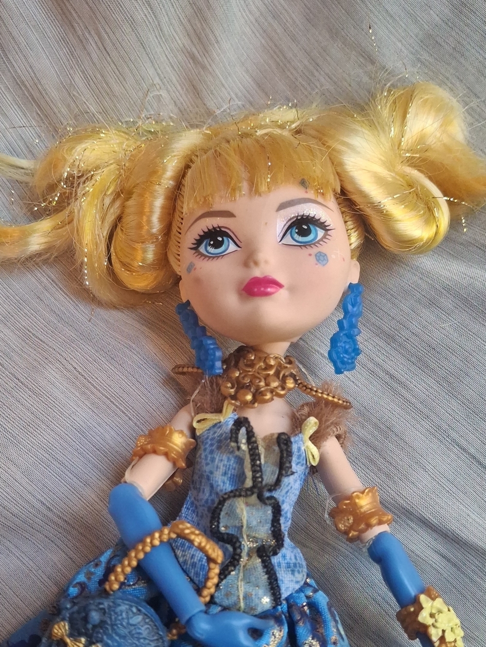 Ever After High Thronecoming Blondie Lockes Doll Mattel
